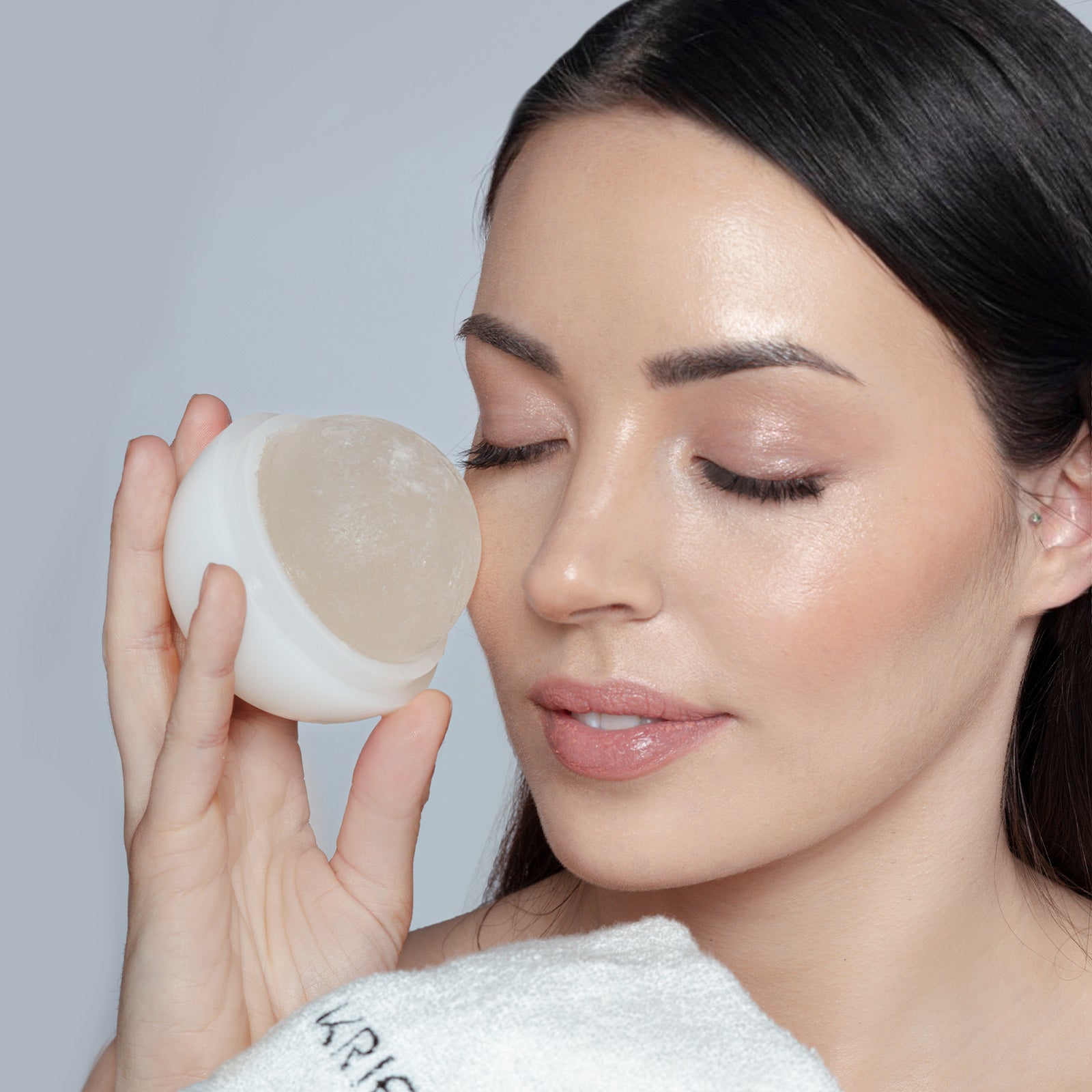 krior, ice your skin, skin icing, skincare, Hautpflege, ice essential, Eismeditation, Gesichtsyoga, morning routine , morgenroutine, beauty tool, hochkonzentriete wirkstoffe, gesichtmeditation, home spa, eisball, iceball, systempflege, rosenquarz herz